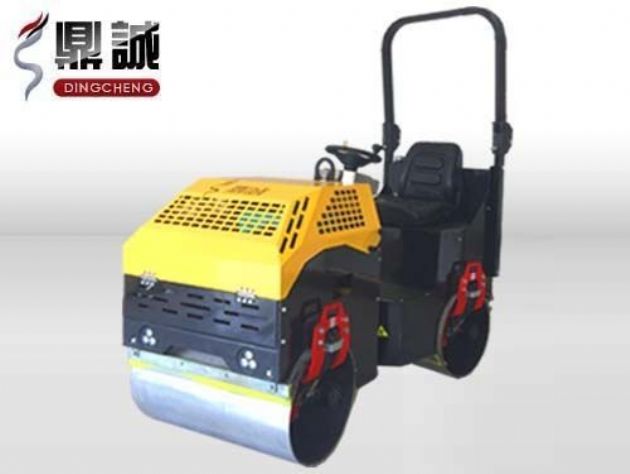 點(diǎn)擊查看詳細(xì)信息<br>標(biāo)題：1噸全液壓振動(dòng)壓路機(jī) 閱讀次數(shù)：14737